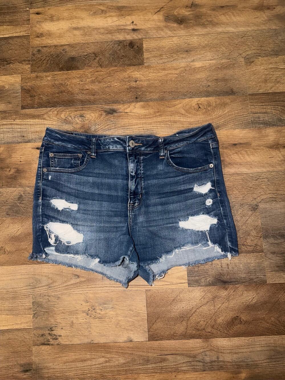 American Eagle women’s next level flex distressed hi rise shortie shorts